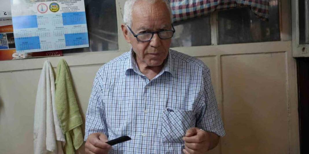 5 metrekarede 45 yıllık hizmet! 75 yaşında makas sallıyor: Tüccardan sinema yıldızına herkesin uğrak noktası 4